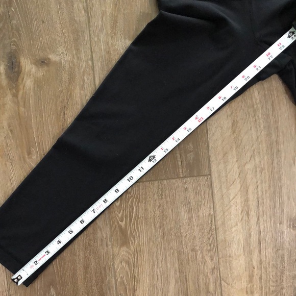 Like new - LULULEMON Black Wunder Under Leggings - Picture 8 of 9